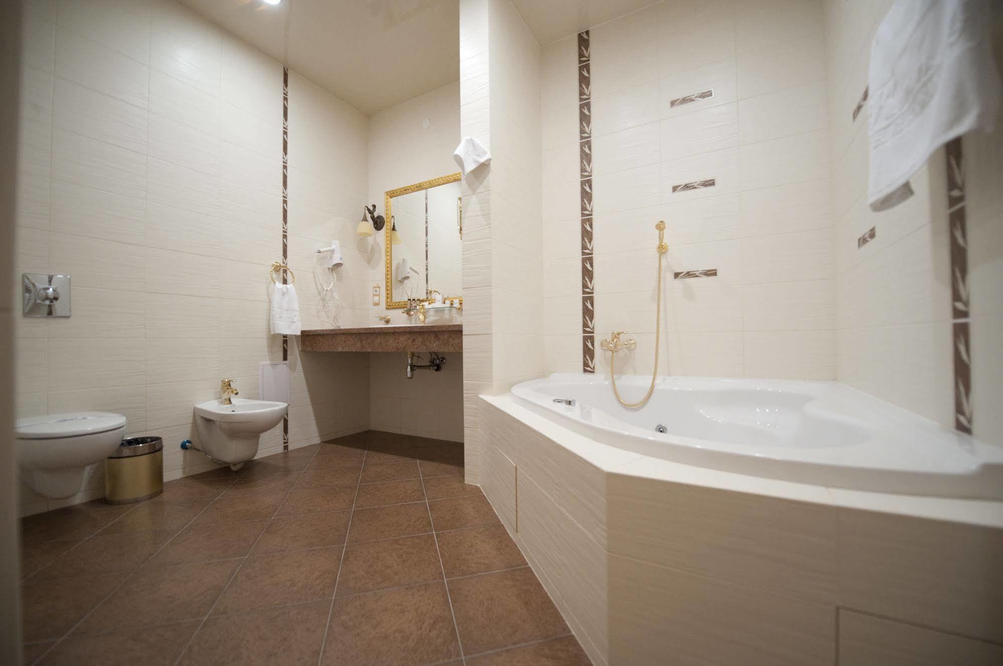Deluxe Hotel Kupava Lviv Eksteriør bilde